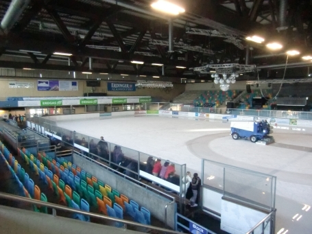 Grefrath : Stadionstraße, Eissportzentrum, in der Eissporthalle finden Eishockey-Spiele und div. Veranstaltungen statt. 